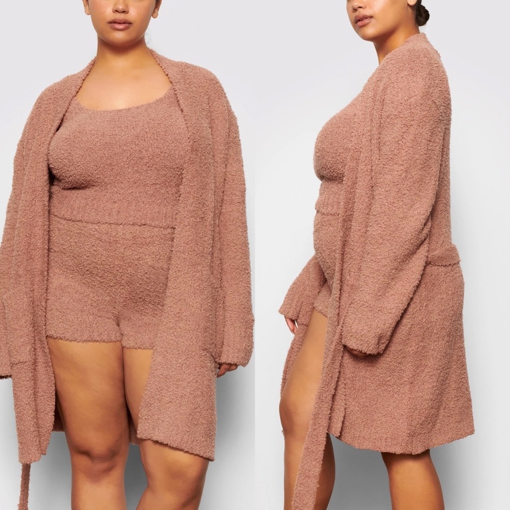 🧸 SKIMS COZY KNIT SHORT ROBE in the color rose